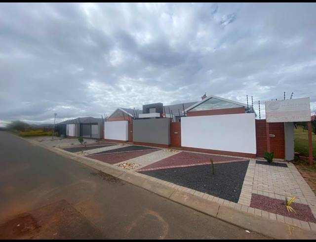 4 BEDROOM HOUSE FOR SALE IN AERORAND